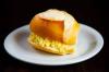 Pão com ovo e queijo 