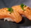 NIGUIRI SALMÃO FLAMBADO
