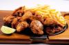PORCAO 1/2 FRANGO Á PASSARINHO 1/2  FRITAS