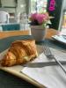 CROISSANT COM QUEIJO
