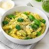 MACARRÃO COM BROCOLIS