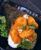 TEMAKI DE CAMARÃO CROCANTE E ALHO TORRADO