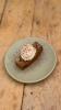 FATIA BOLO DE BANANA E CANELA COM SORVETE DE CREME