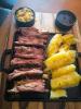 COSTELINHA DEFUMADA AO MOLHO BBQ C/ BATATA FRITA