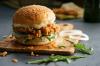 ZACARDI BIG-CHICKEN (PÃO/2 FILE DE FRANGO EMPANADO/CEBOLA CRISPY/MOLHO DA CASA/ALFACE)