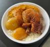 FRANGO ASSADO COM ARROZ, FEIJÃO E FAROFA.