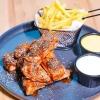 PRIME RIBS REGADAS COM BARBECUE E FRITAS