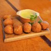 Bolinho de arroz com queijo