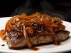 Bife acebolado 