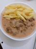 STROGONOFF DE CARNE COM FRITAS